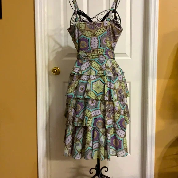 SCARLETT TIERED SLEEVELESS DRESS WITH RETRO PRINT DESIGN Sz 8 - Picture 4 of 6
